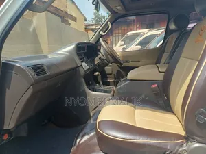 Toyota HiAce 2004 White