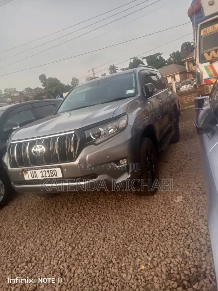 Toyota Land Cruiser Prado 2.8 2017 Silver