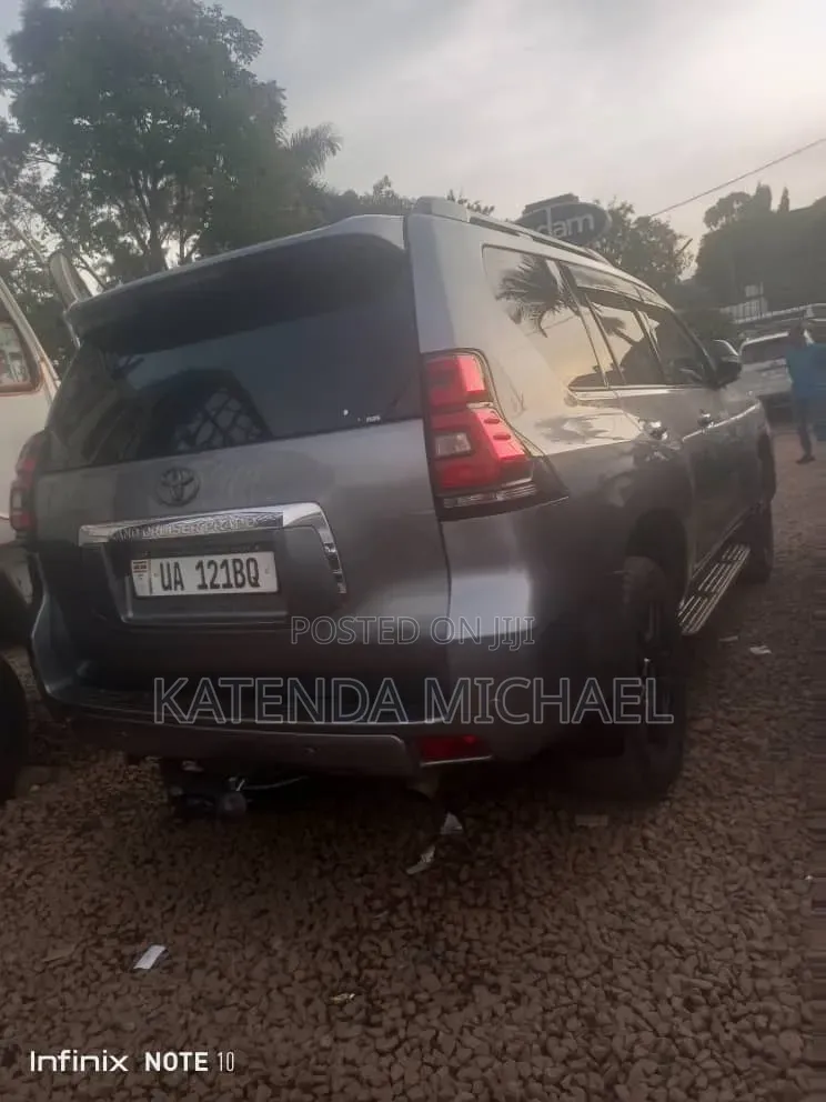 Toyota Land Cruiser Prado 2.8 2017 Silver