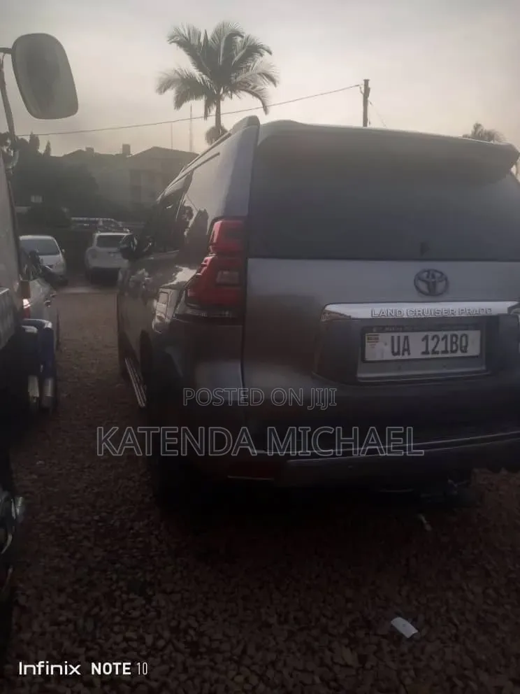 Toyota Land Cruiser Prado 2.8 2017 Silver