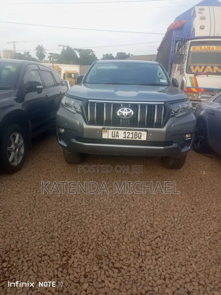 Toyota Land Cruiser Prado 2.8 2017 Silver