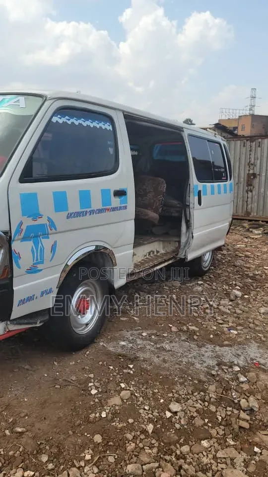 Toyota HiAce 1999 White