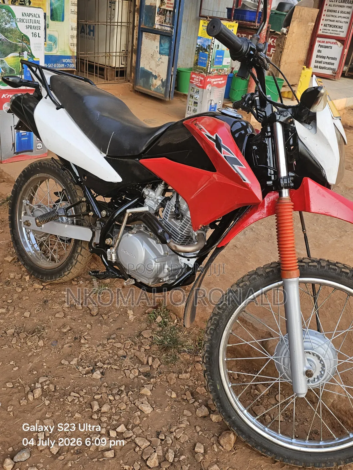 Honda XL 125 2016 Red