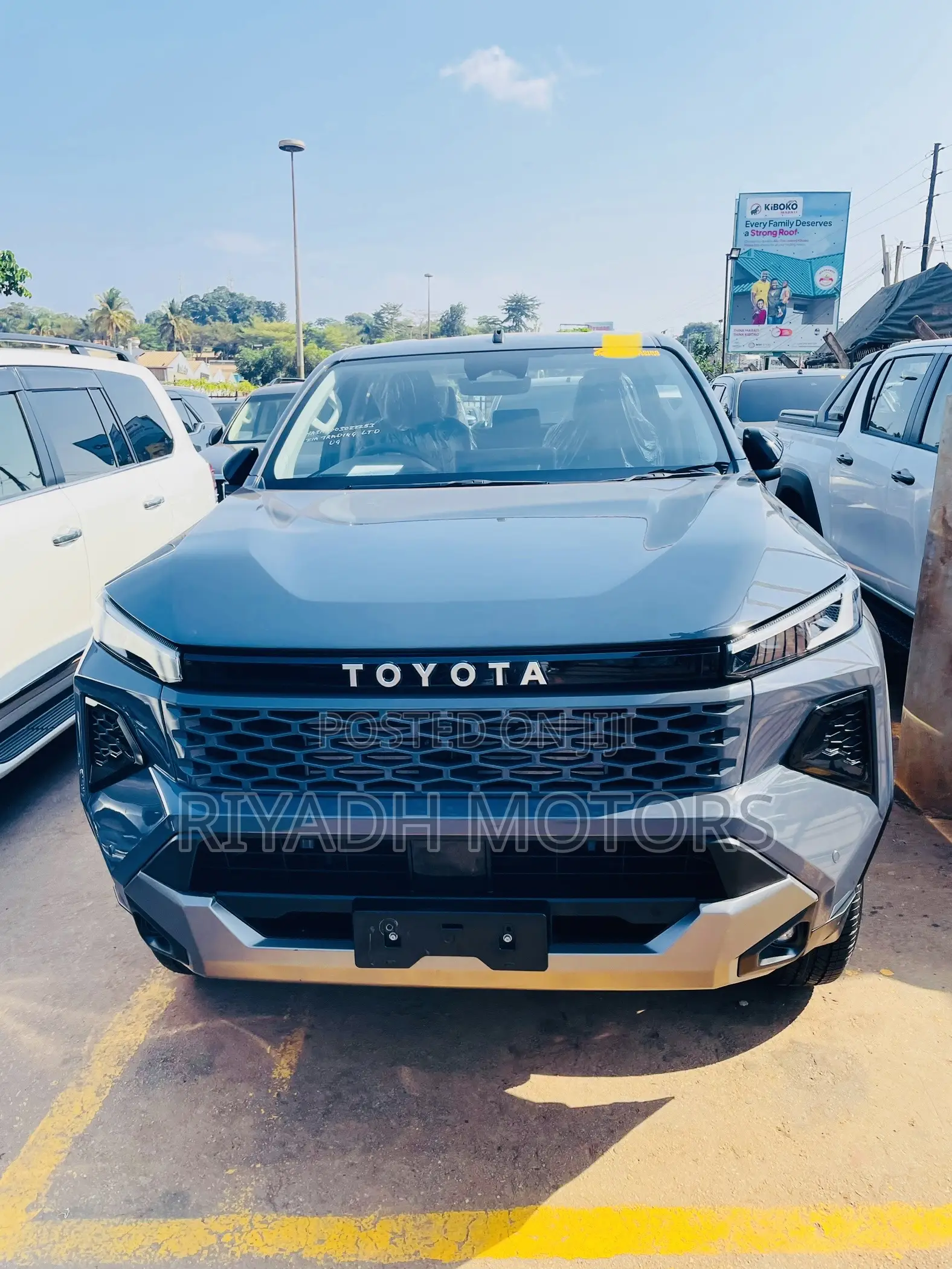 New Toyota Hilux 2025 Gray