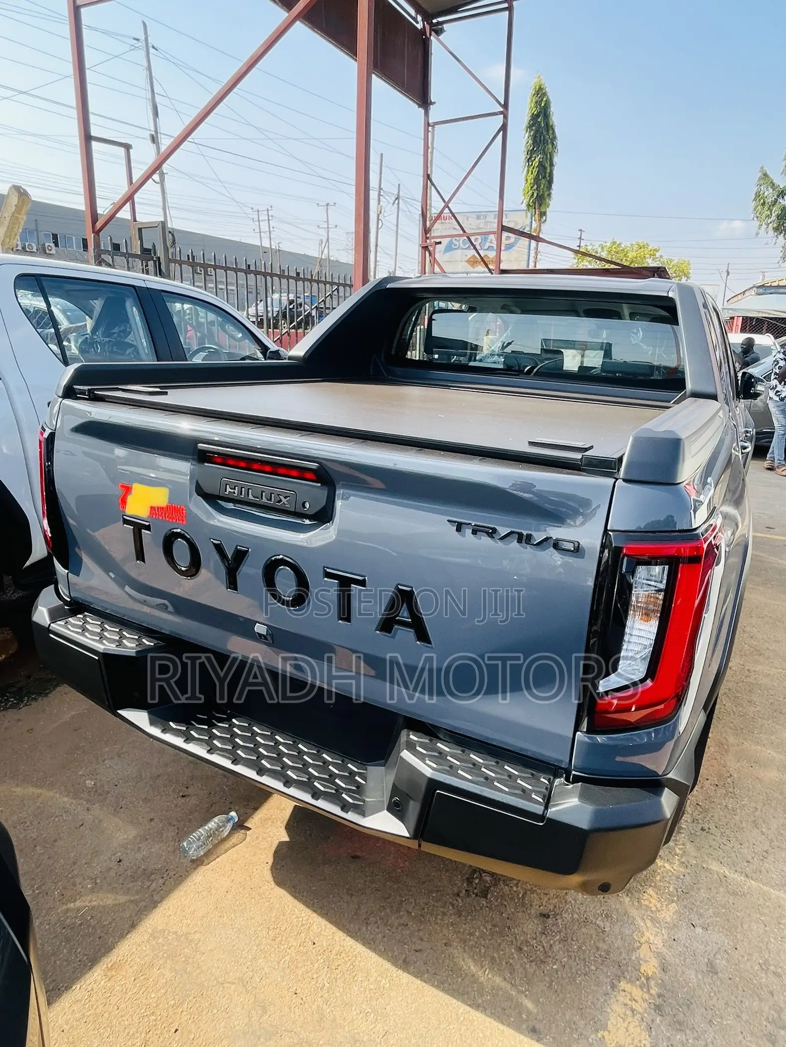 New Toyota Hilux 2025 Gray