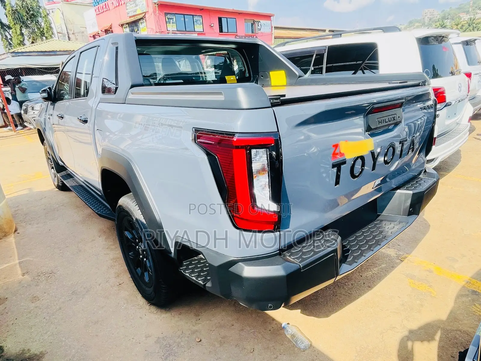 New Toyota Hilux 2025 Gray