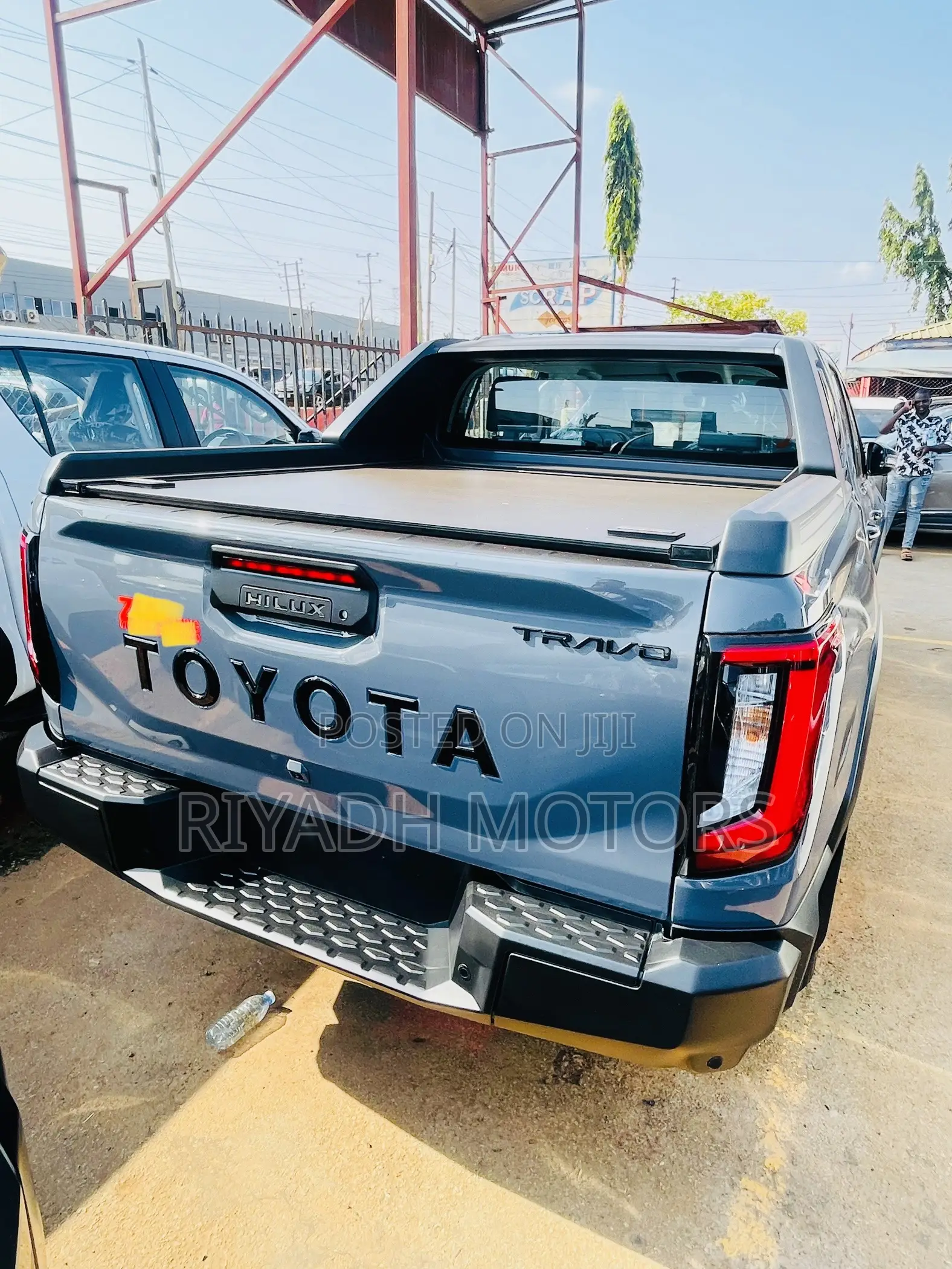 New Toyota Hilux 2025 Gray
