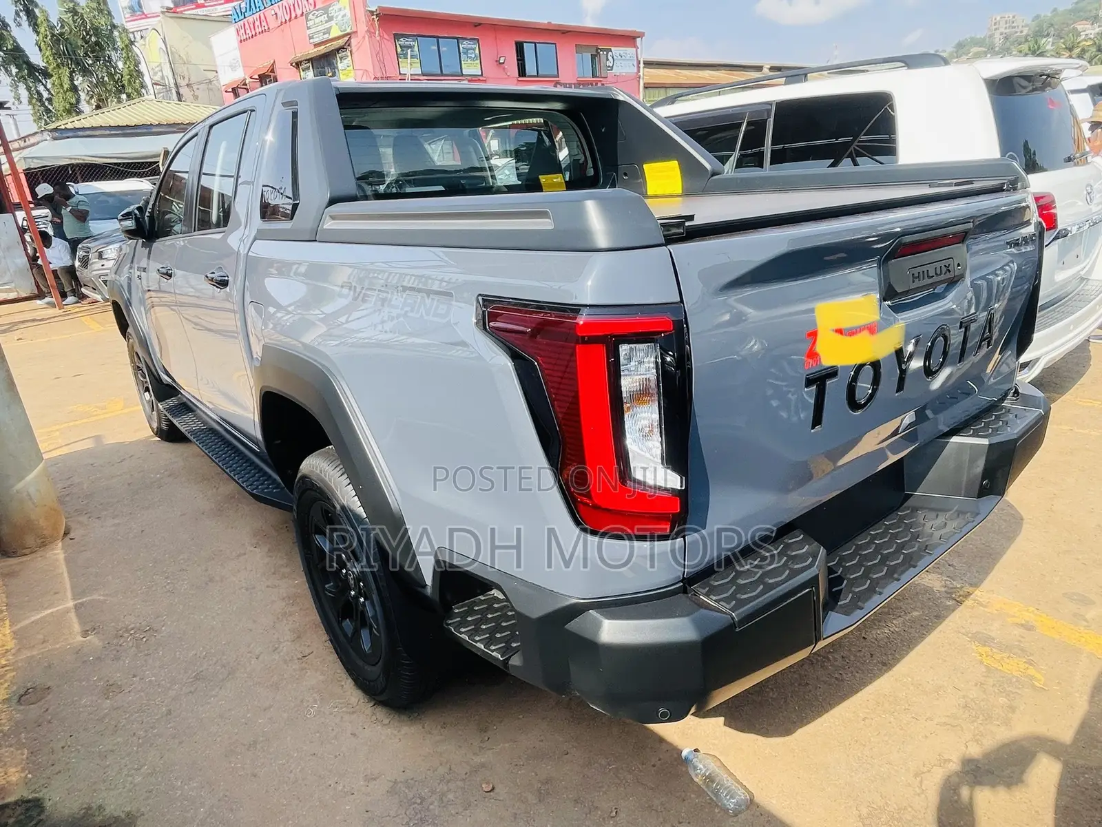 New Toyota Hilux 2025 Gray