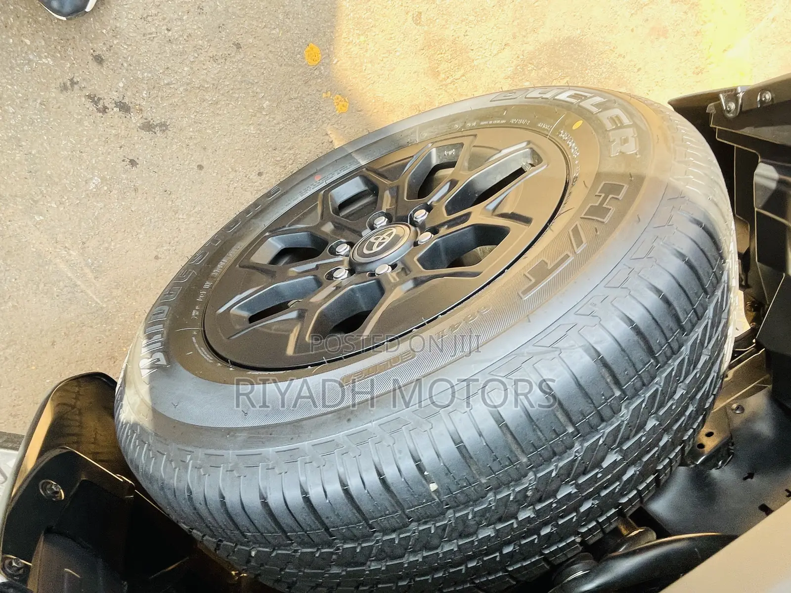 New Toyota Hilux 2025 Gray