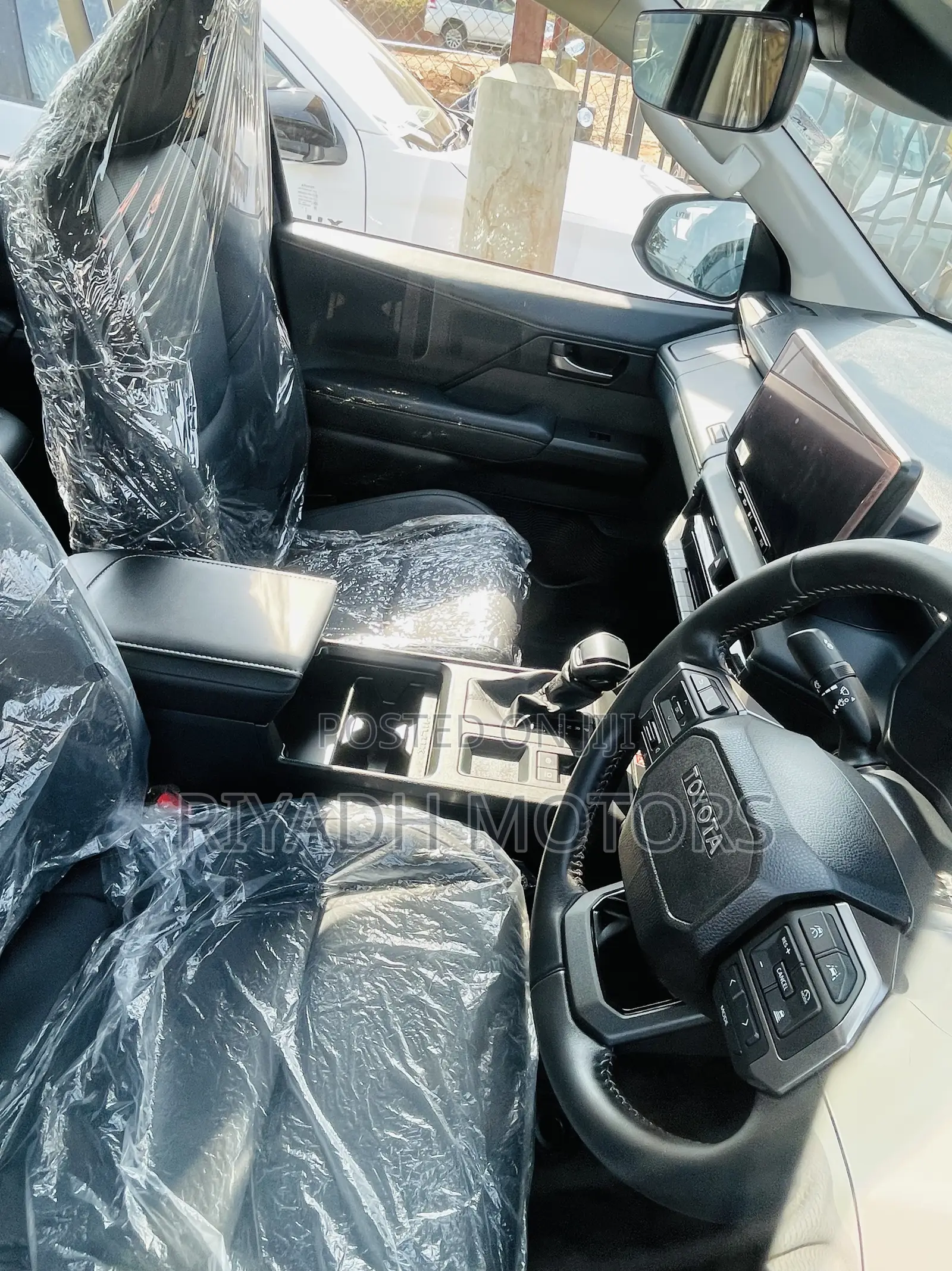 New Toyota Hilux 2025 Gray