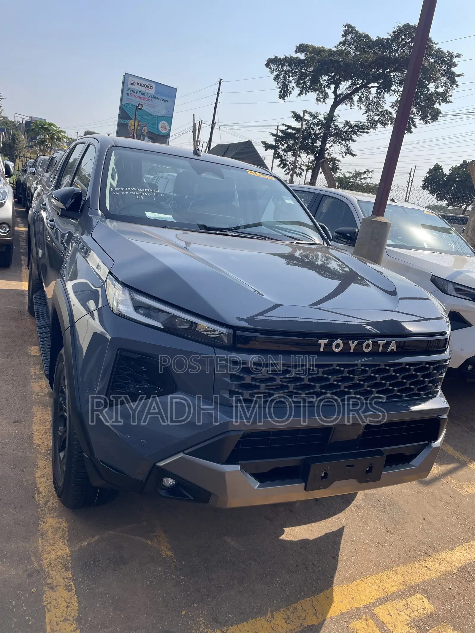 New Toyota Hilux 2025 Gray