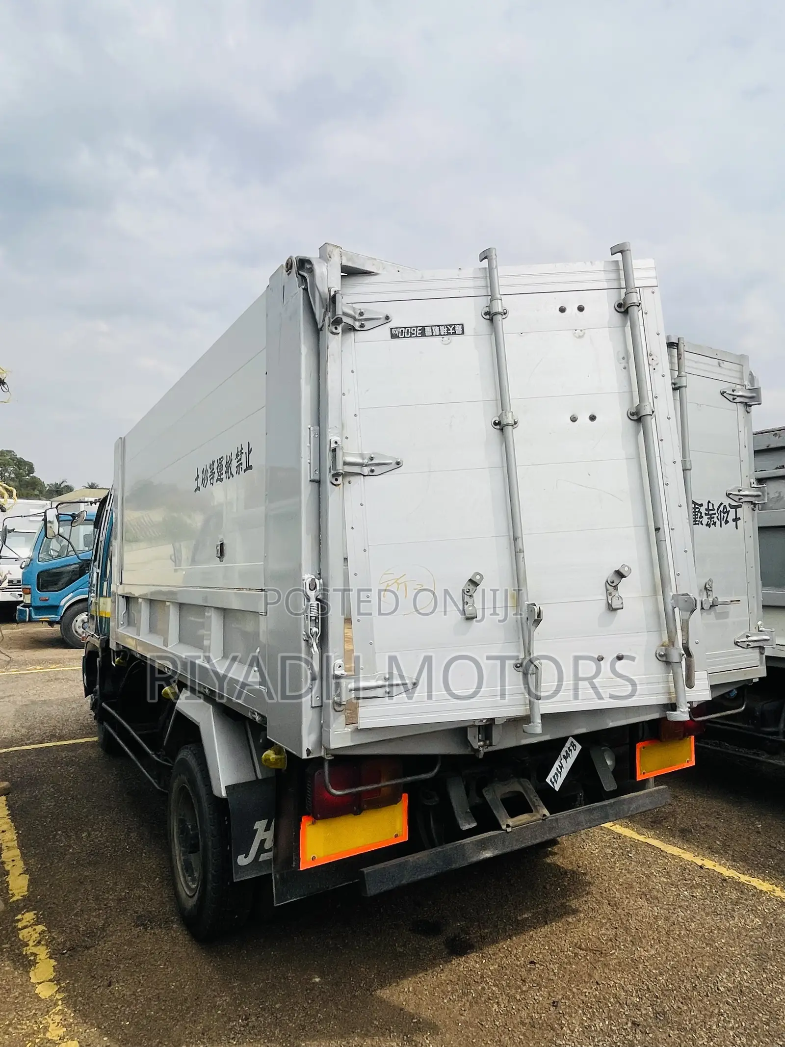 Hino Dumper