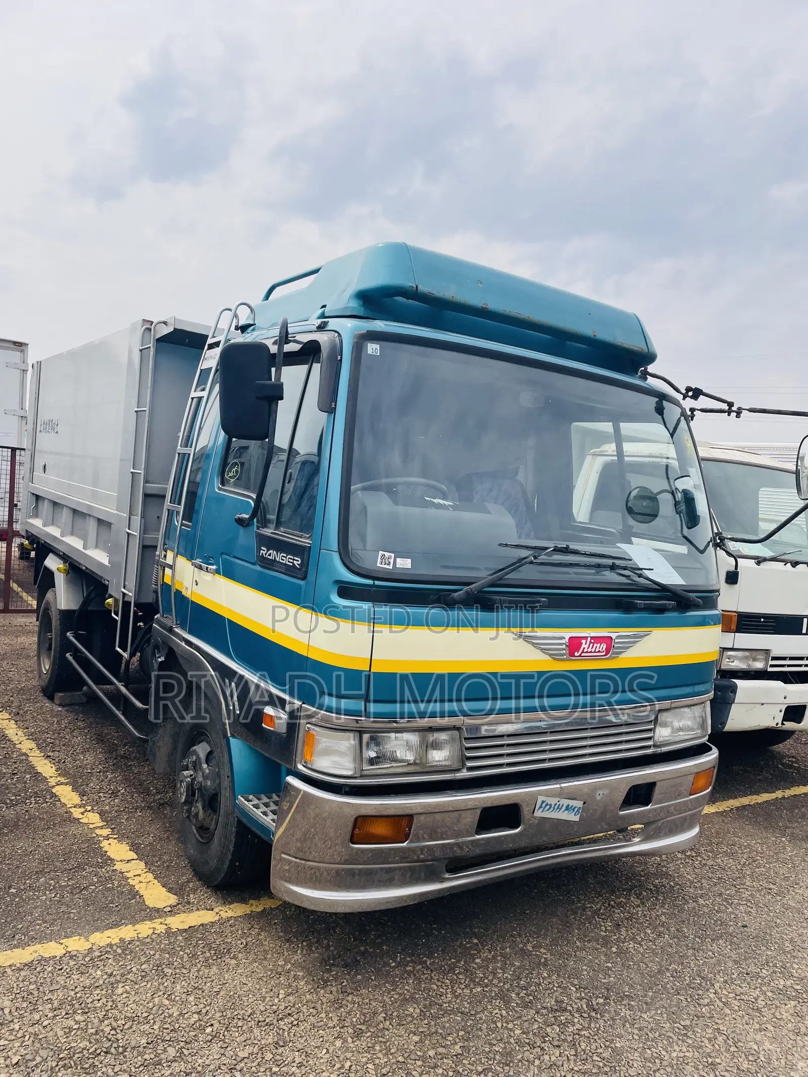 Hino Dumper