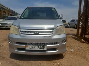 Toyota Noah 2006 Silver