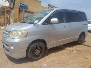 Toyota Noah 2006 Silver