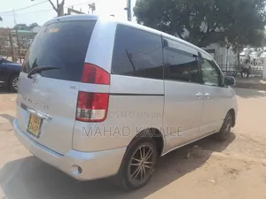 Toyota Noah 2006 Silver