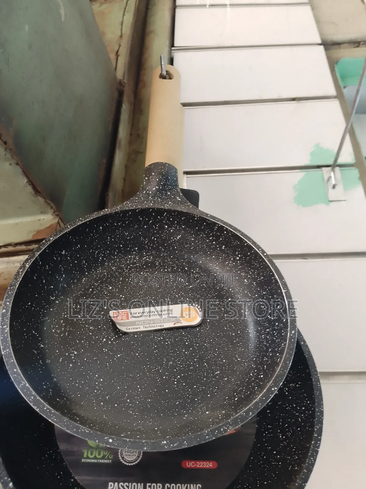 24cm Passion for Cooking Granite Fry Pan a Speckled Non-Stick Surface