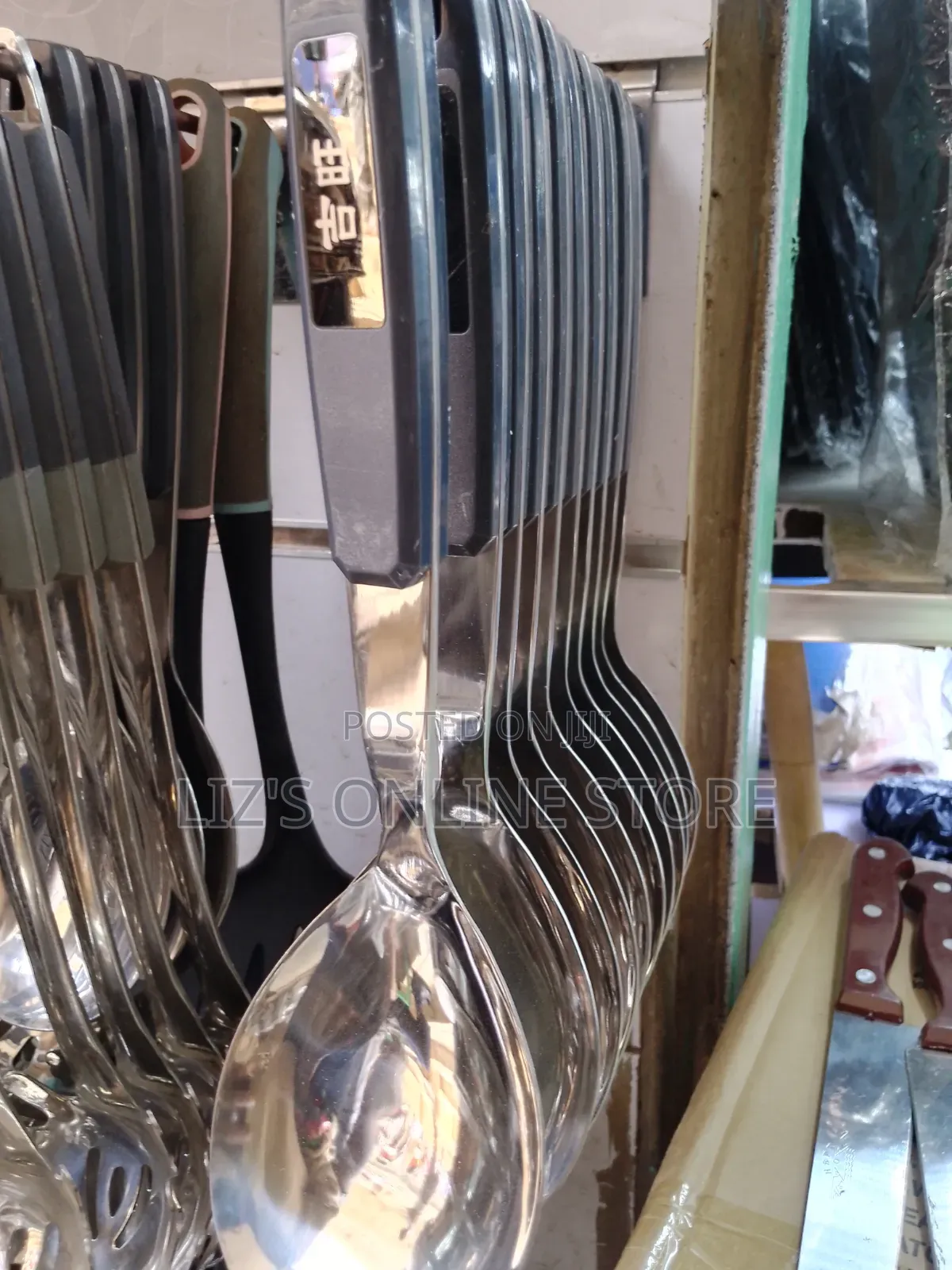 1 Pieace Stainless Steel Spoons Feature Dark-Colored Handles