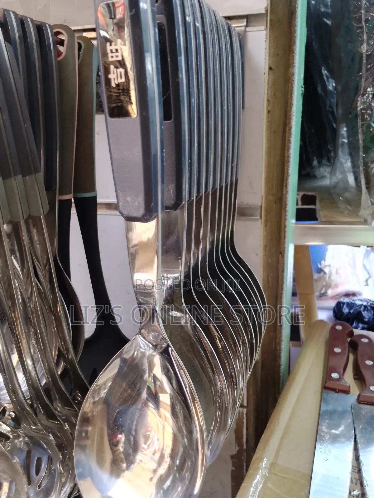 1 Pieace Stainless Steel Spoons Feature Dark-Colored Handles