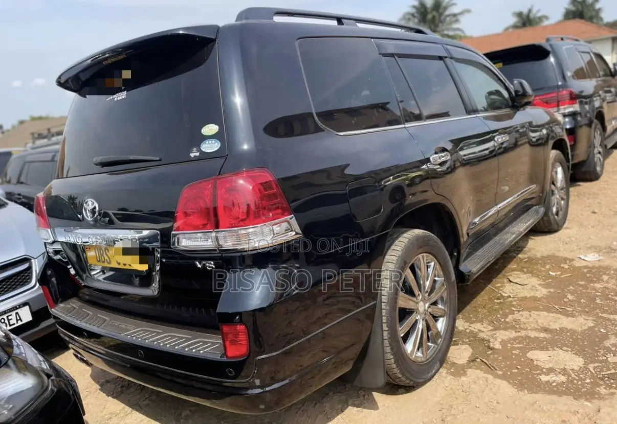 Toyota Land Cruiser 2010 Black