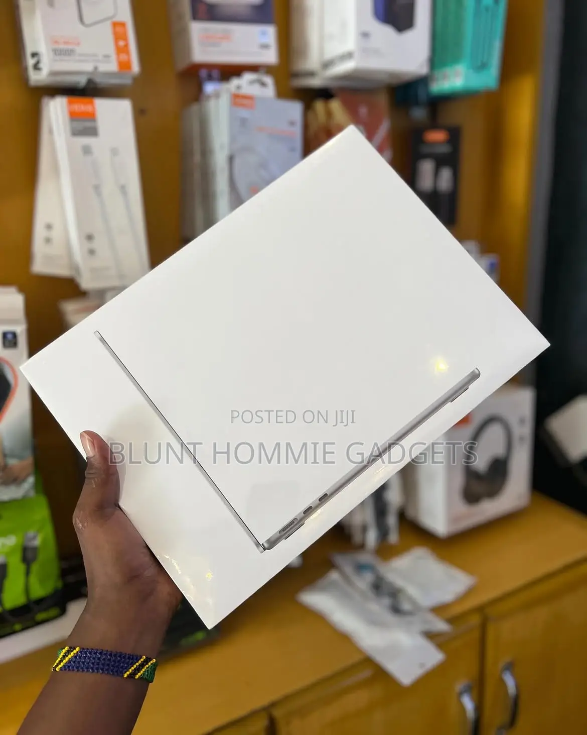 New Laptop Apple MacBook Air 2023 M2 8GB Apple M2 SSD 256GB