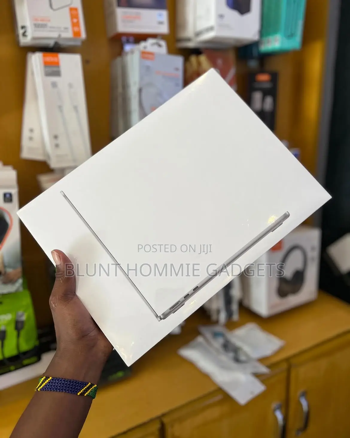 New Laptop Apple MacBook Air 2023 M2 8GB Apple M2 SSD 256GB