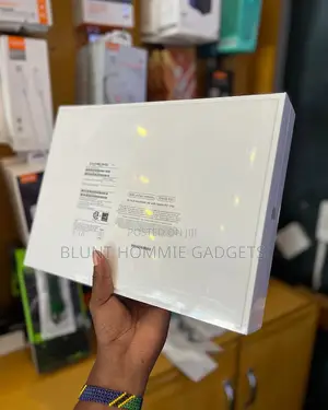 New Laptop Apple MacBook Air 2023 M2 8GB Apple M2 SSD 256GB
