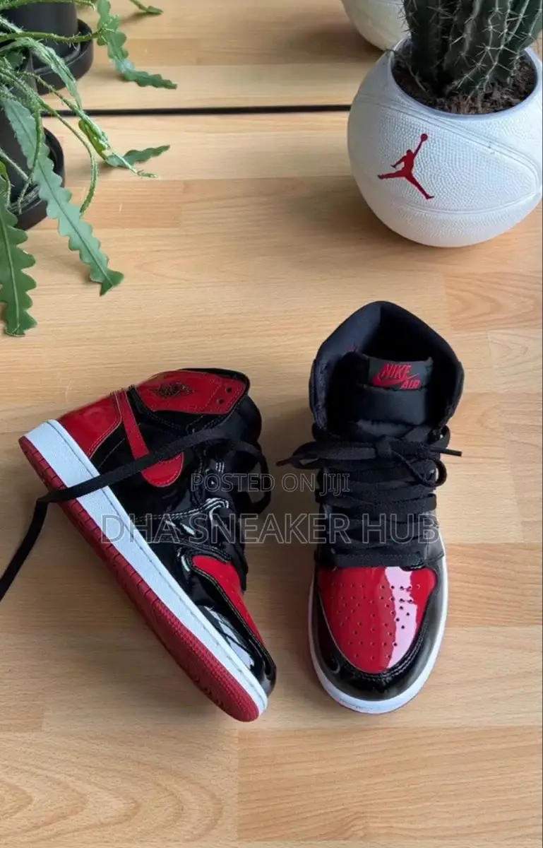 Air Jordan 1 High Black Red
