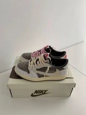 Air Jordan 1 Low Reverse Mocha Cactus Jack