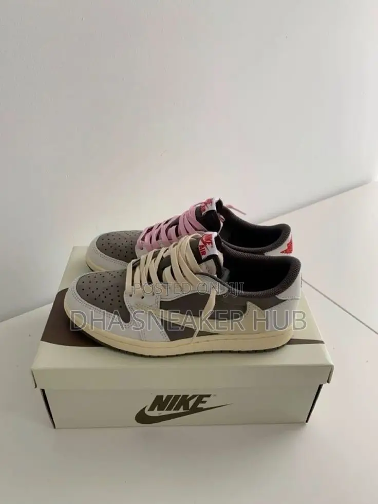 Air Jordan 1 Low Reverse Mocha Cactus Jack