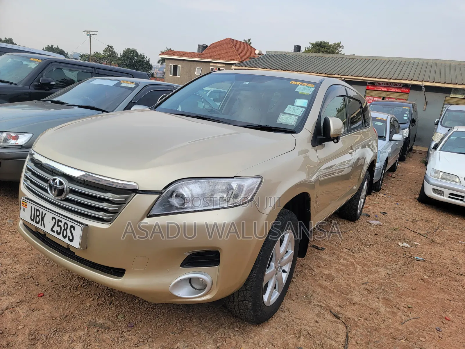 Toyota Vanguard 2010 Gold