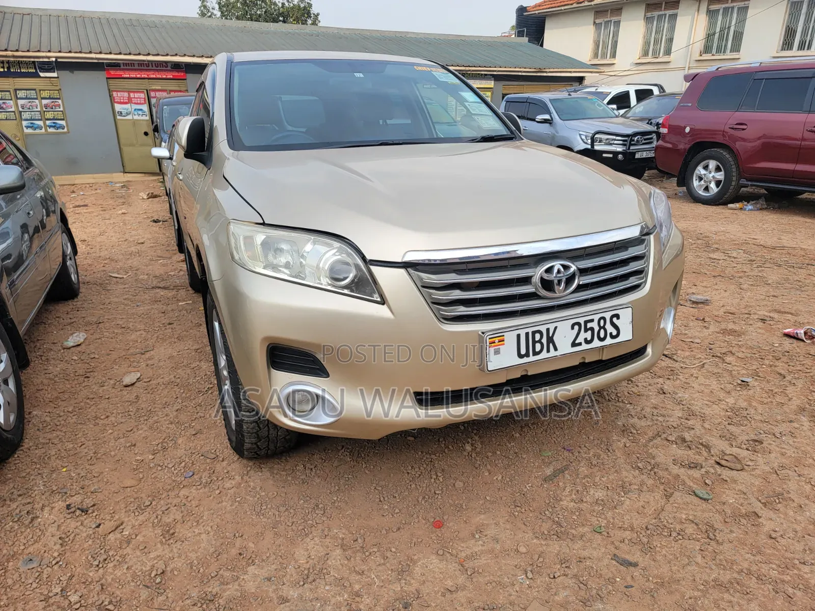 Toyota Vanguard 2010 Gold