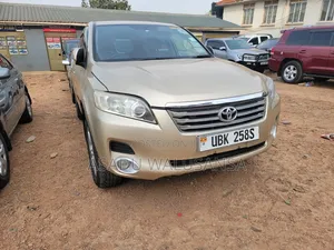 Toyota Vanguard 2010 Gold