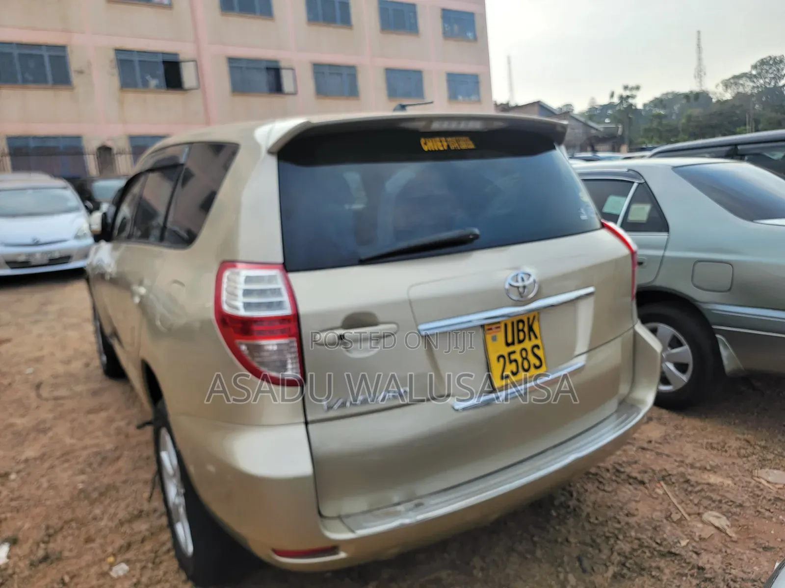 Toyota Vanguard 2010 Gold