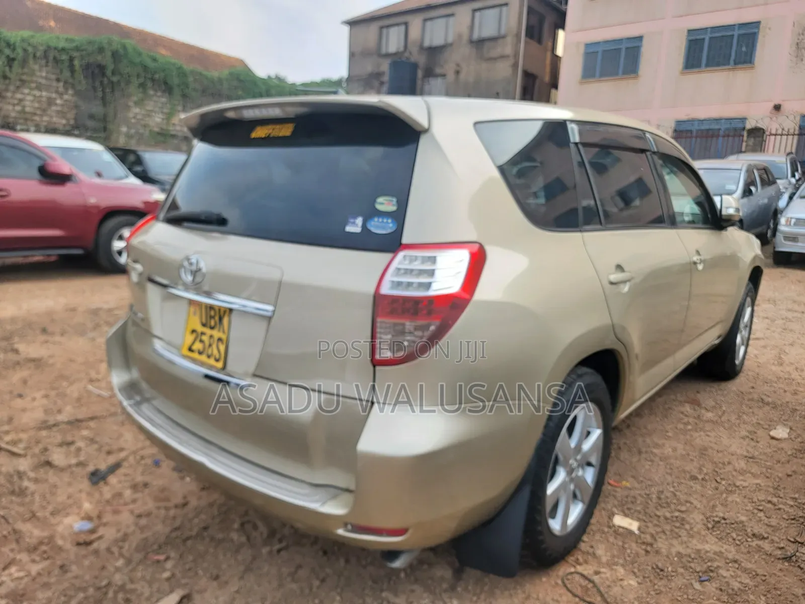 Toyota Vanguard 2010 Gold