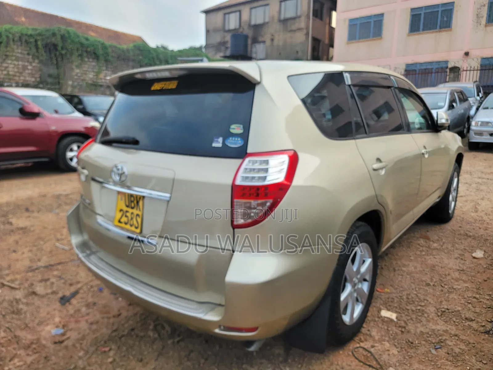 Toyota Vanguard 2010 Gold
