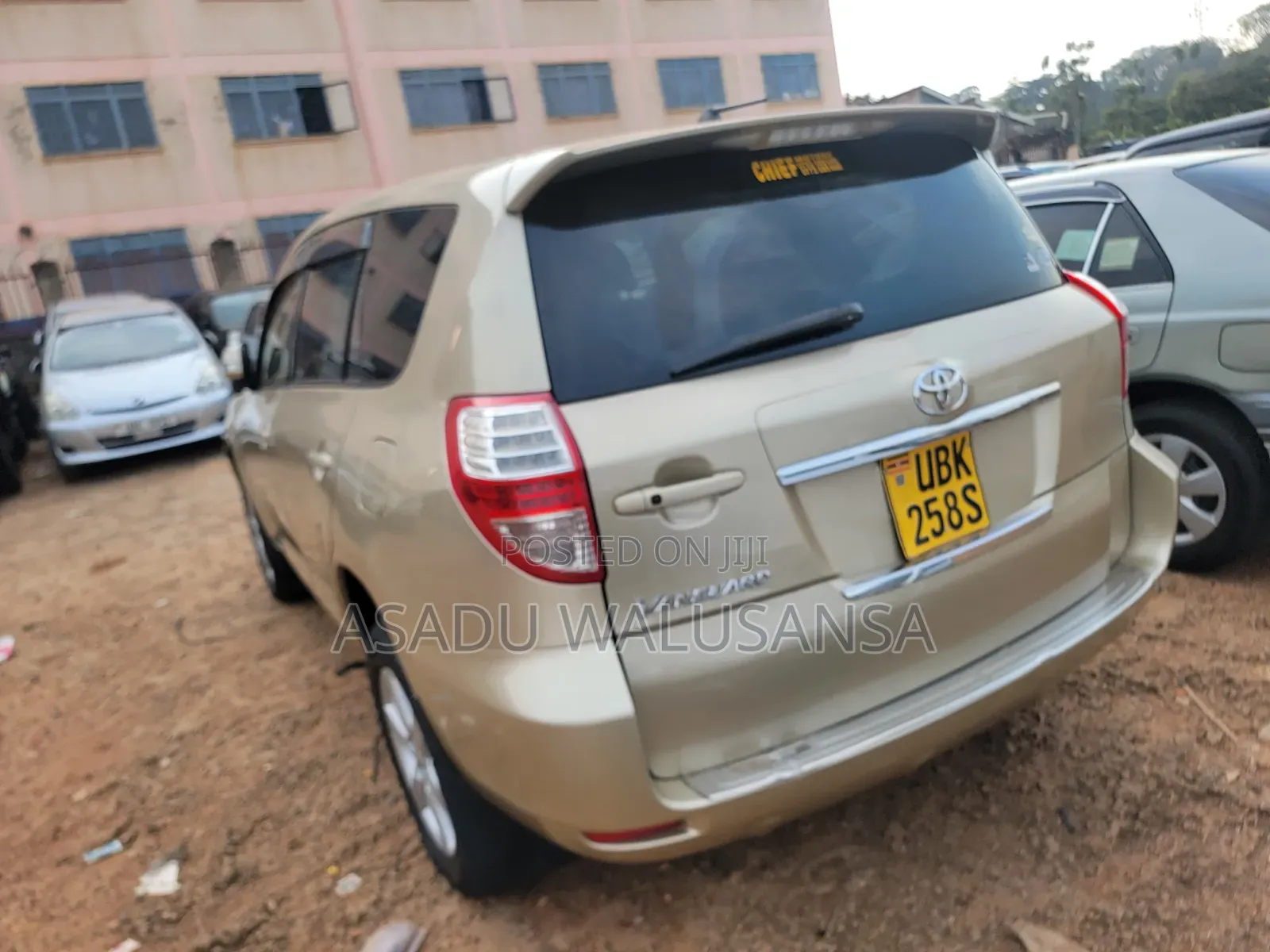 Toyota Vanguard 2010 Gold