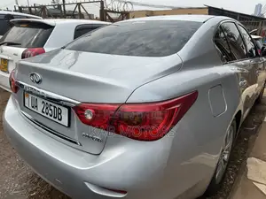 Nissan Skyline 2015 Silver