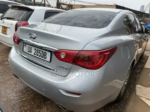 Nissan Skyline 2015 Silver