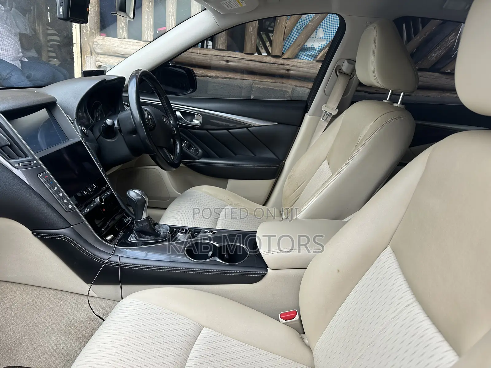 Nissan Skyline 2015 Silver