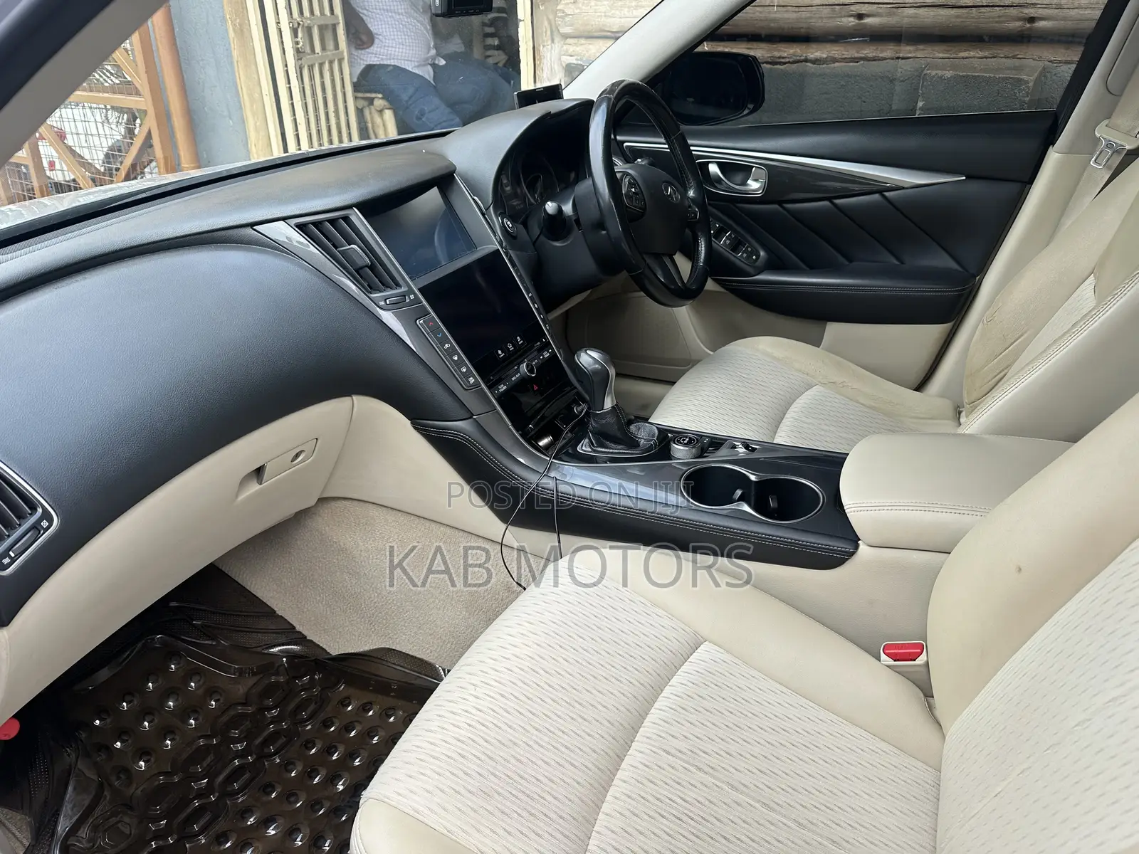 Nissan Skyline 2015 Silver