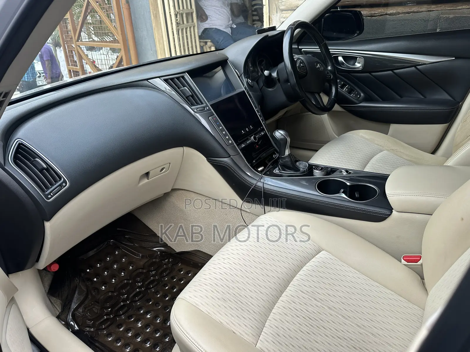Nissan Skyline 2015 Silver