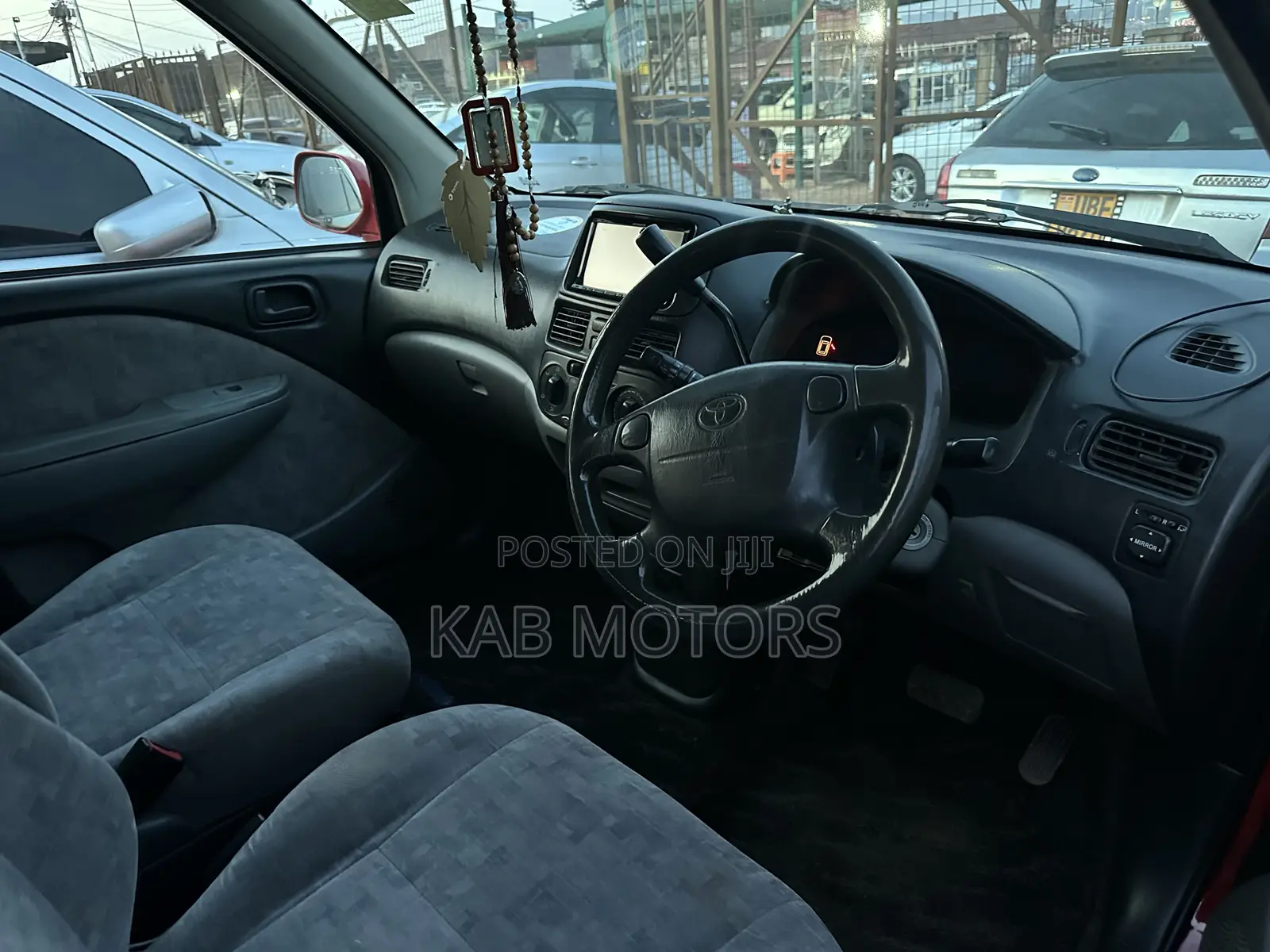 Toyota Raum 1.5 AWD 2000 Maroon