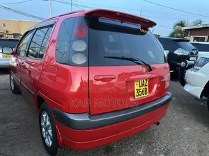 Toyota Raum 1.5 AWD 2000 Maroon