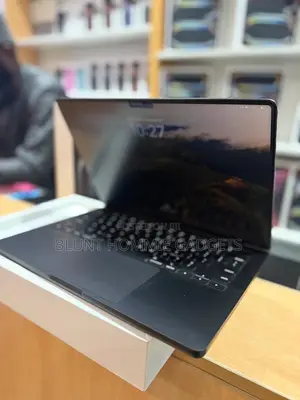 Laptop Apple MacBook Pro 2023 M3 Pro 18GB Apple M3 Pro SSD 512GB