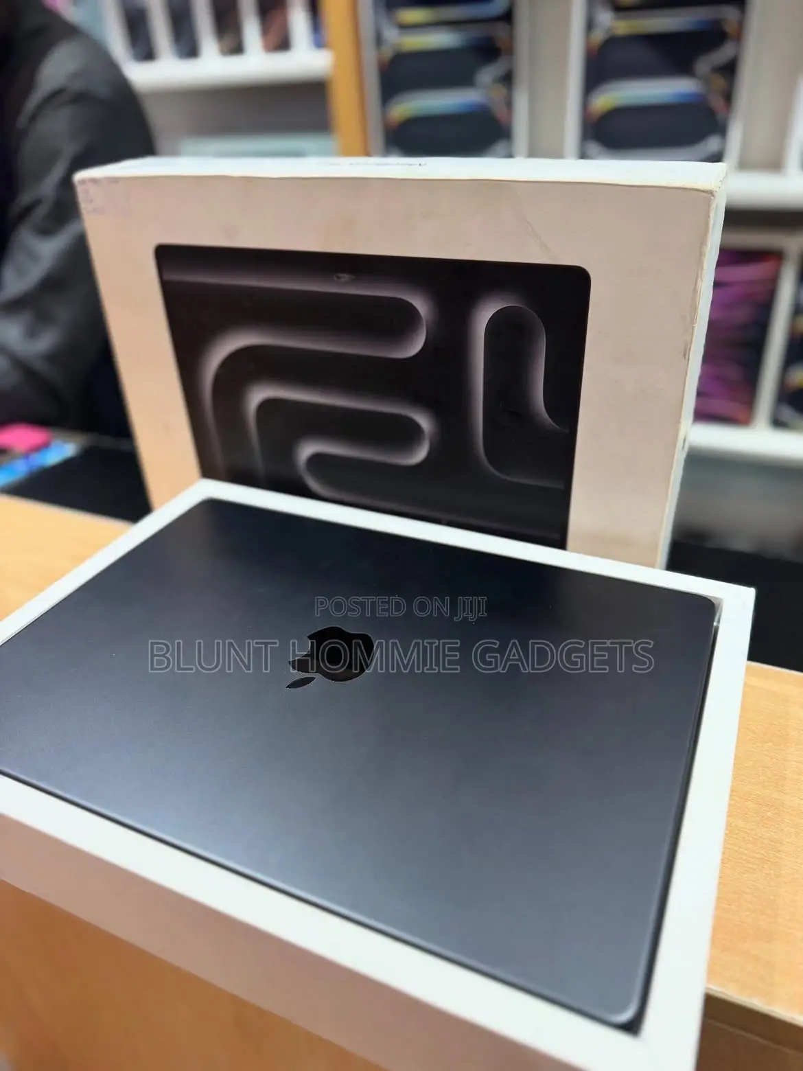 Laptop Apple MacBook Pro 2023 M3 Pro 18GB Apple M3 Pro SSD 512GB