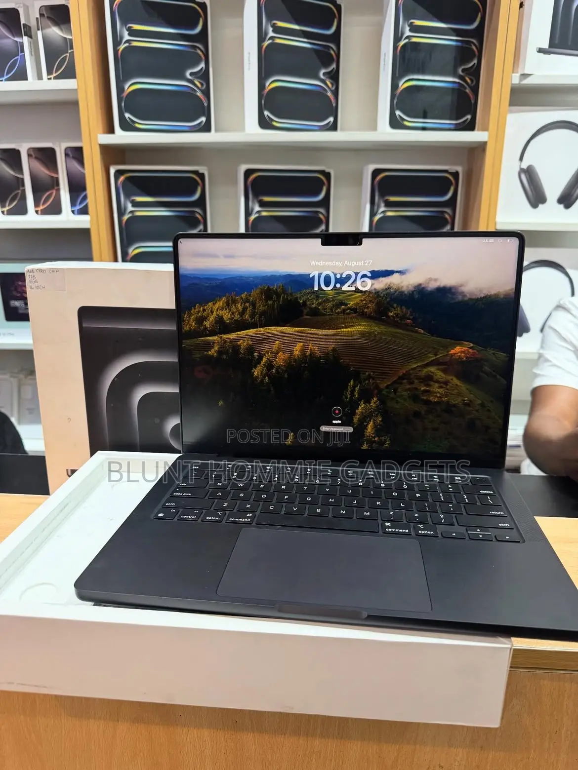 Laptop Apple MacBook Pro 2023 M3 Pro 18GB Apple M3 Pro SSD 512GB
