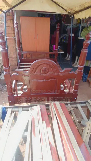 4by6 Wooden Bed in Good Condition Readily Available for Sale