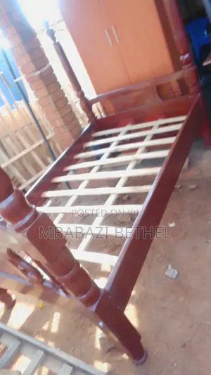 4by6 Wooden Bed in Good Condition Readily Available for Sale