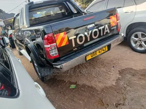 Toyota Hilux 2010 Black